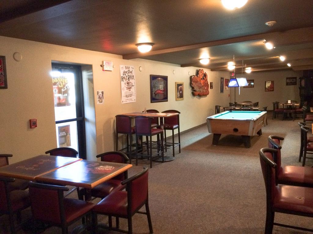 Badlands Inn & Suites Dickinson Εξωτερικό φωτογραφία