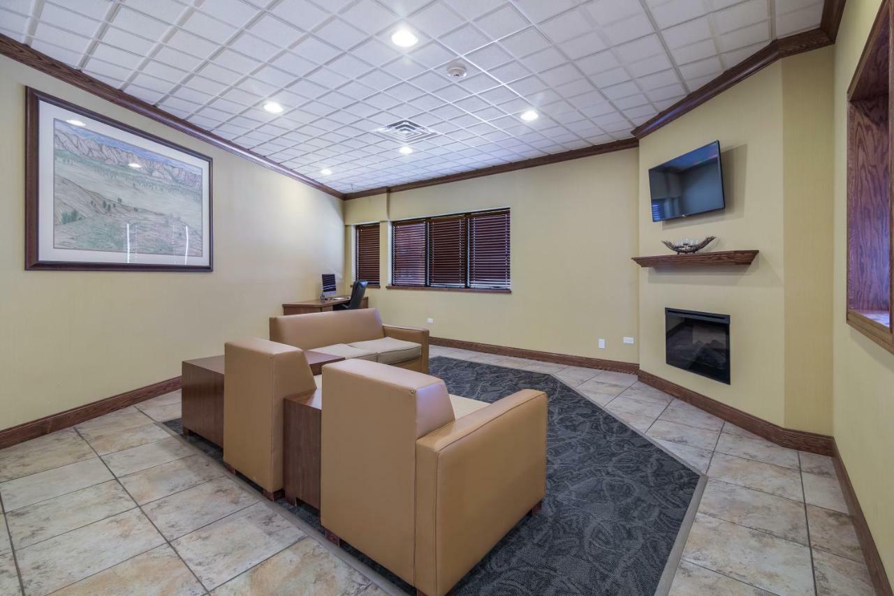 Badlands Inn & Suites Dickinson Εξωτερικό φωτογραφία