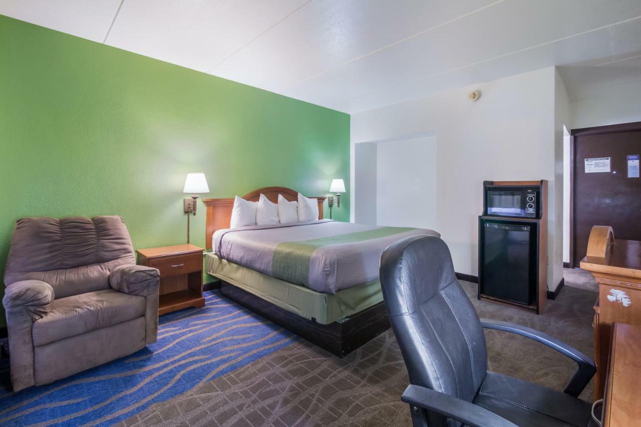 Badlands Inn & Suites Dickinson Εξωτερικό φωτογραφία