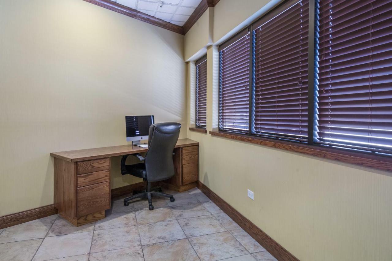 Badlands Inn & Suites Dickinson Εξωτερικό φωτογραφία